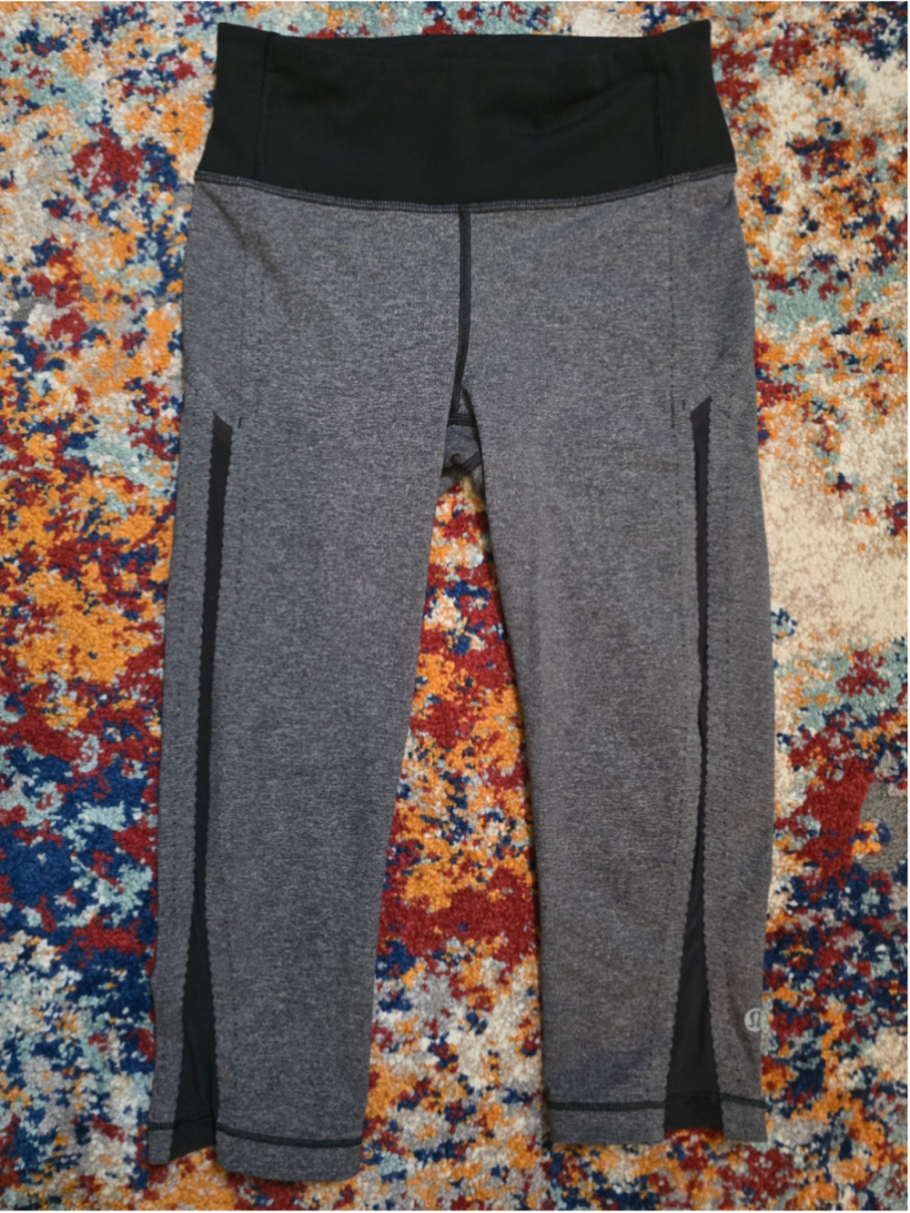 Lululemon Smooth Stride Crop 18" Size 4 Heathered Black Grey Scalloped Mesh